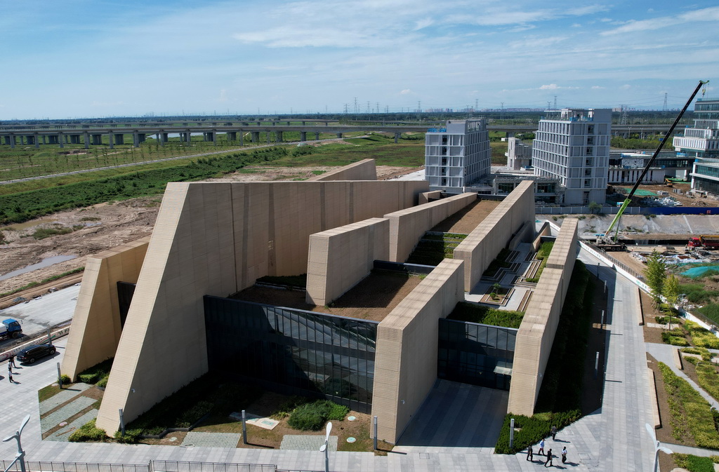  9月5日拍摄的河北雄安新区“山水城市”——昝西 220千伏变电站外景（无人机照片）。