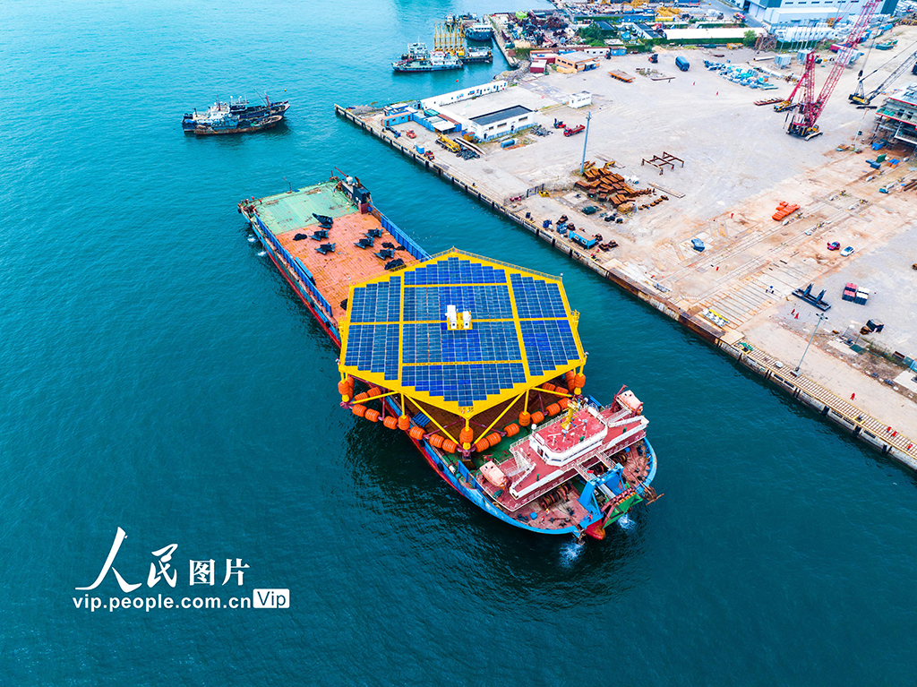 山东青岛：光伏平台“黄海一号”安全出港【2】