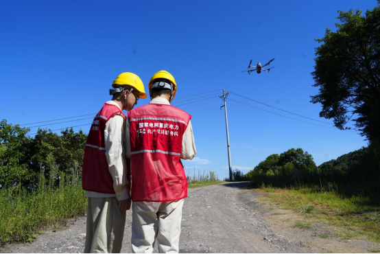 重庆电网首次实现轻量化无人机配网自适应巡检