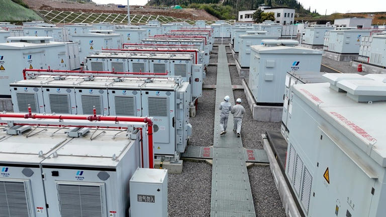 3、贞龙储能电站一角。