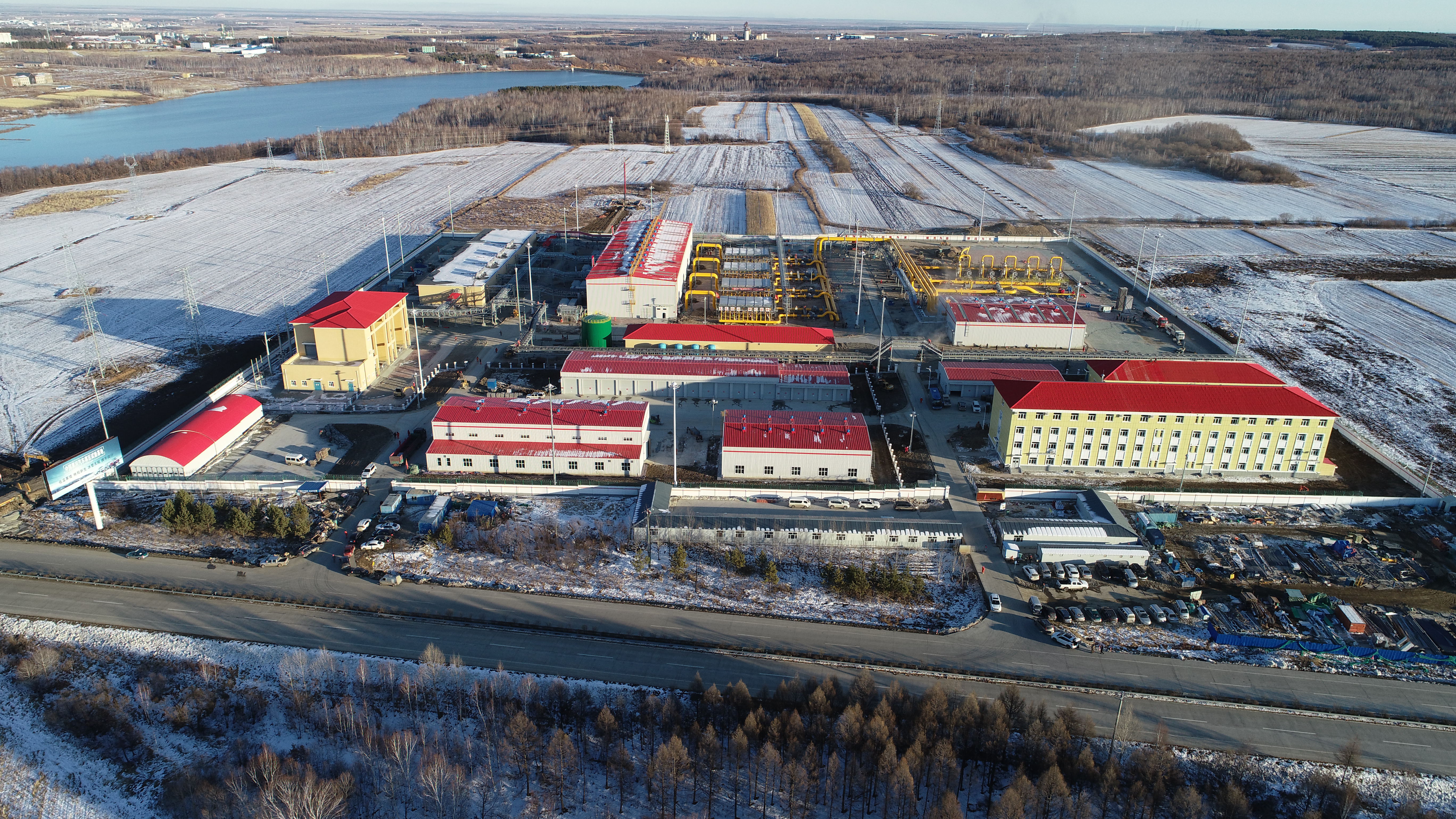 雪中的中俄东线首站黑河作业区 (2).jpg