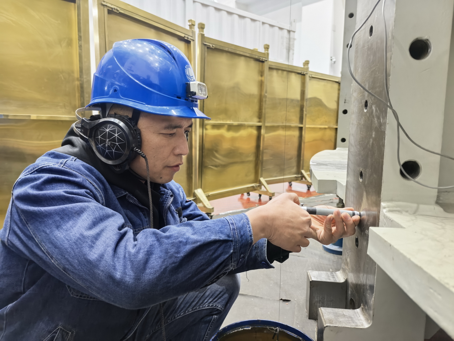 刘家峡水电厂：1号机组转子支臂高质量通过焊前验收 (1).jpg