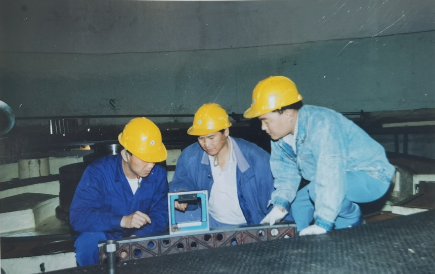 历史影像：机床改造过程<span class=