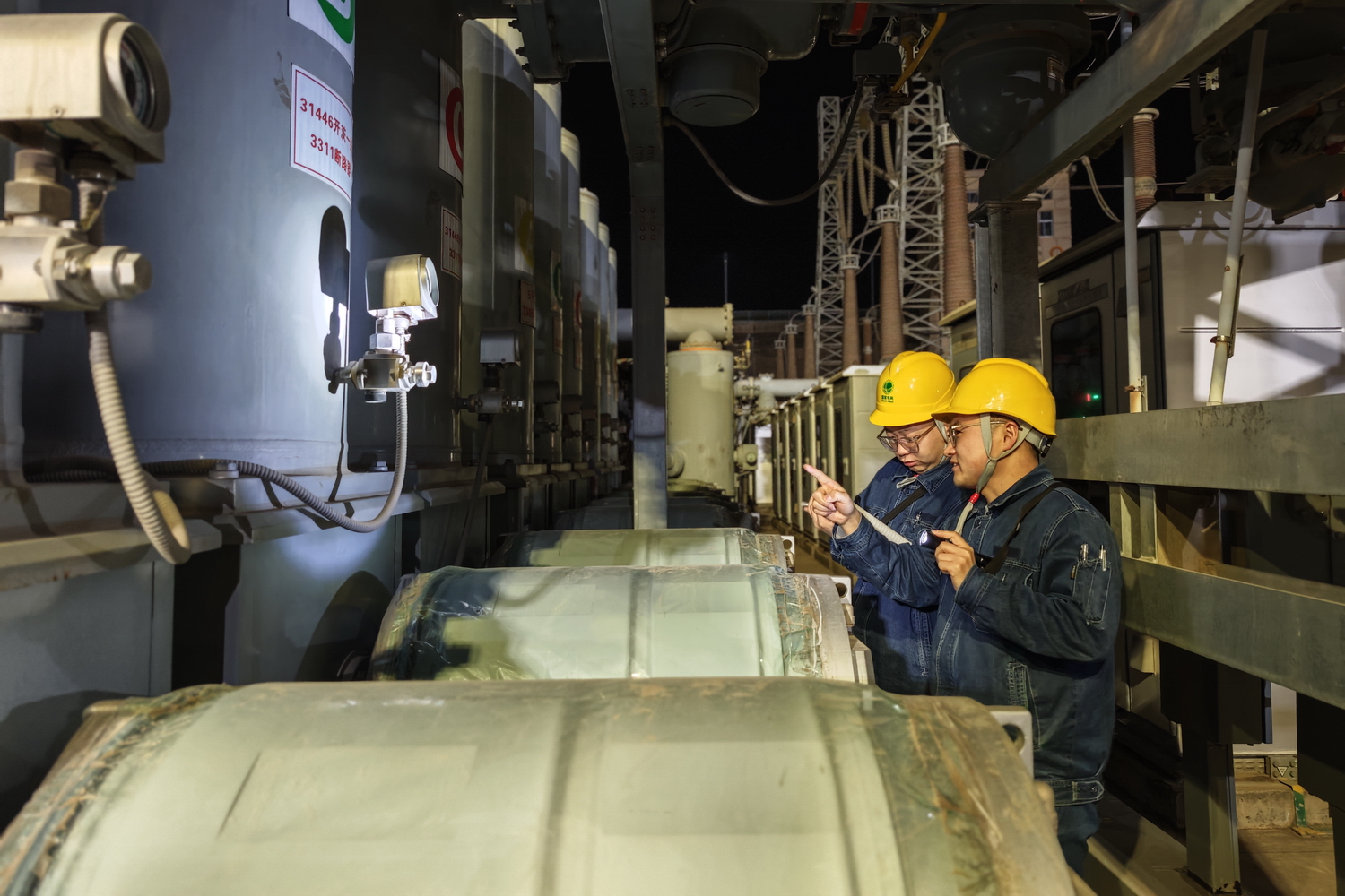 刘家峡水电厂：以动制冻御寒潮 稳供保电守光明(1).jpg