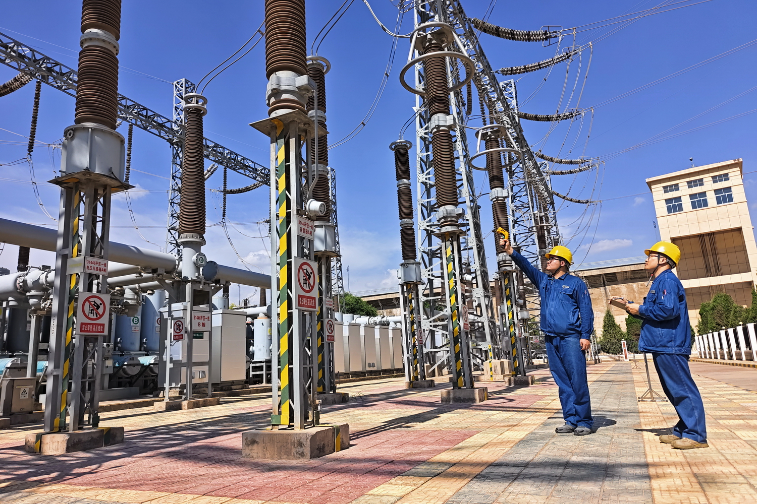 刘家峡水电厂：青春筑梦刘电 奉献点亮光明 (2).jpg